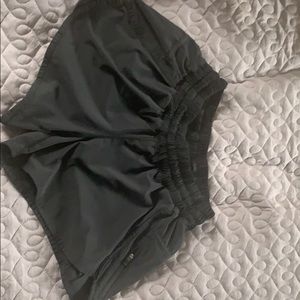 lululemon black tracker shorts (IV)